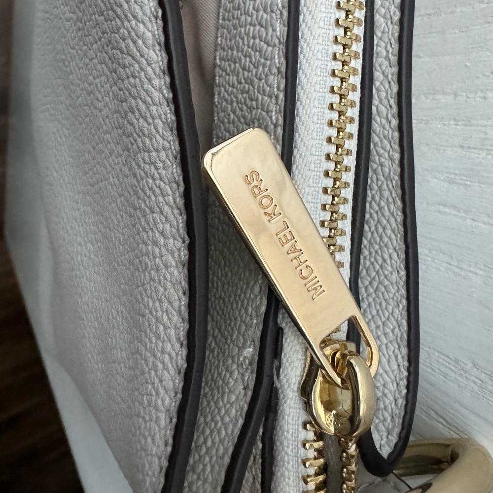 Michael Kors crossbody and wallet - Picture 8 of 10